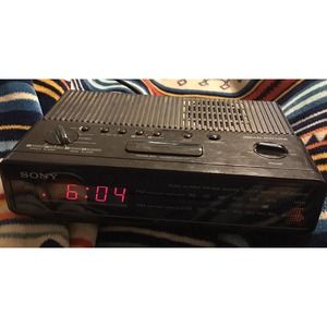 Vintage SONY Dream Machine AM/FM Alarm Clock ICF-C200W - Works